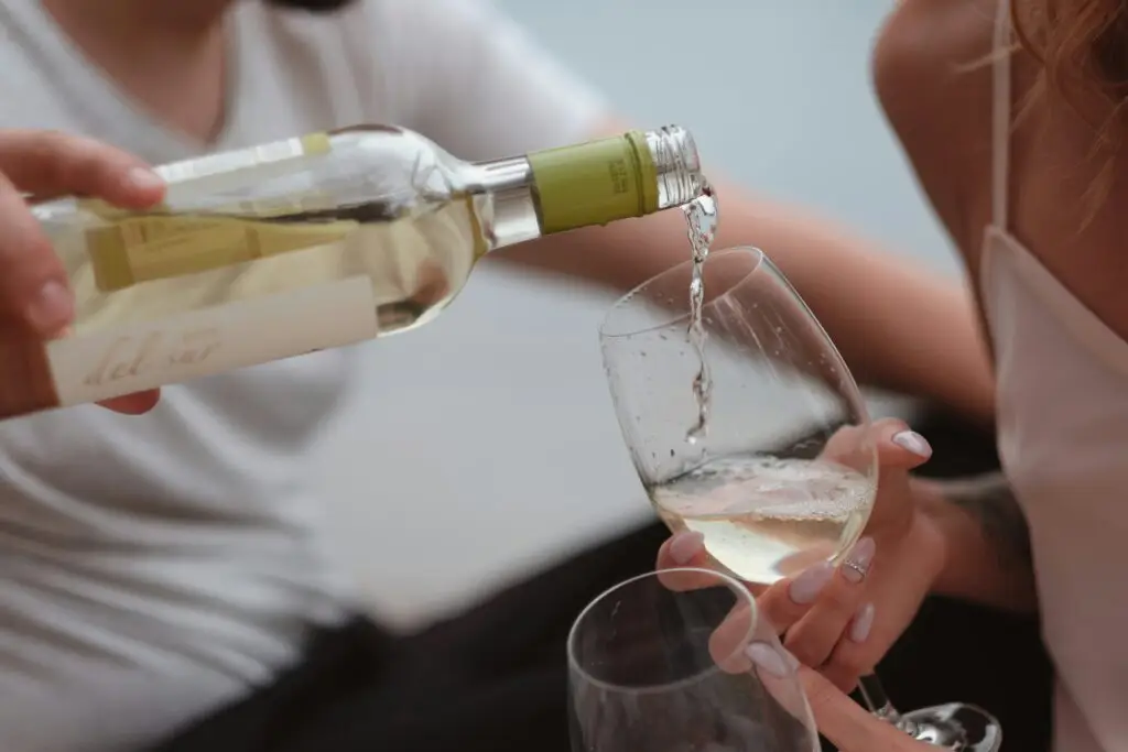 WineFest - מזיגת יין לבן
